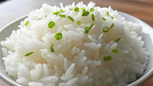ご飯の栄養がよくわかる！白ご飯・玄米・もち麦の違いとバランスごはんのコツ